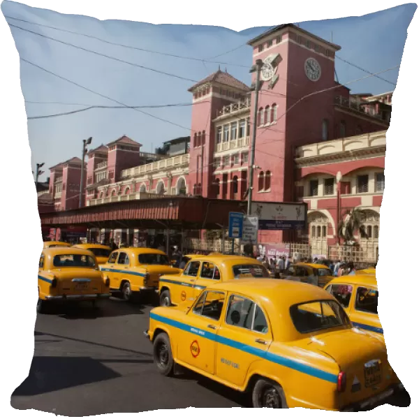 India, West Bengal, Kolkata, Taxi rank in front of Howrah Railway Station
