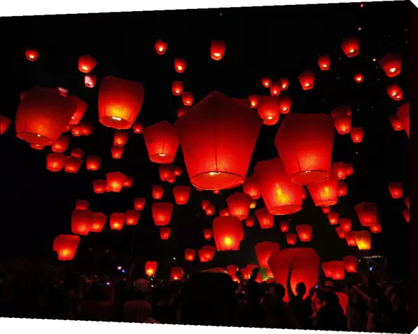 People release sky lanterns to celebrate the traditional Chinese Lantern Festival in Shifen