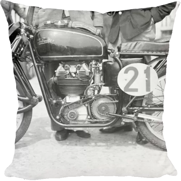 Bill Lomas (Beasley Velocette) 1952 Lightweight TT