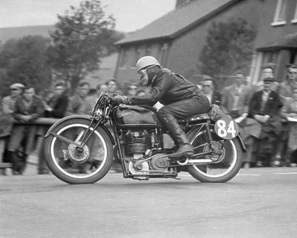 Len Williams (Velocette) 1952 Junior TT