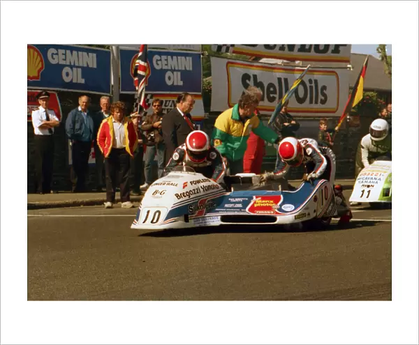 Dave Molyneux & Alan Langton (Yamaha) 1988 Sidecar TT
