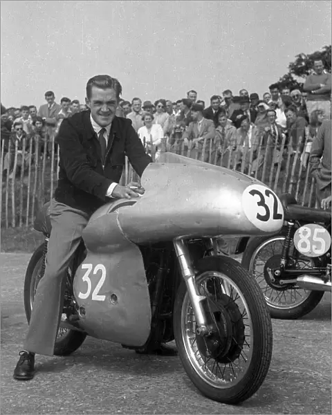 Ray Amm (Norton) 1954 Junior TT