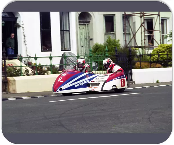 Gary Horspole & Kevin Leigh (Honda) 2000 Sidecar TT