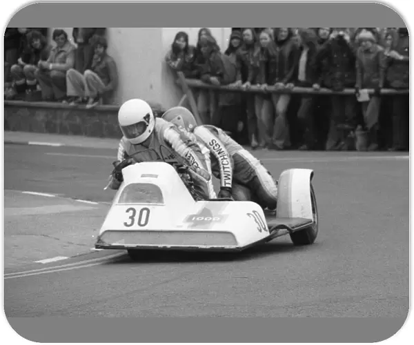 Dave Bexley & Alan Martin (Hadleigh Kawasaki) 1977 1000 Sidecar TT
