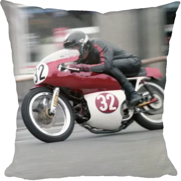 Brian Raynor (Aermacchi) 1981 Newcomers Manx Grand Prix