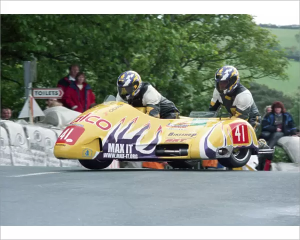 Mark Halliday & Mark Holland (Windle Yamaha) 2000 Sidecar TT