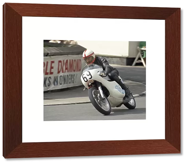 Pete Lovett (Yamaha) 1974 Junior Manx Grand Prix