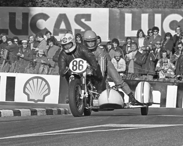 Neil Southerland & Philip Matthews (Triton) 1973 750 Sidecar TT