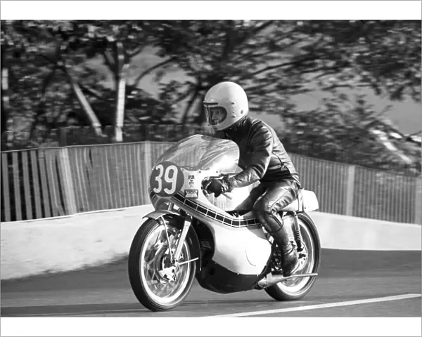 Bob Nicholson (Suzuki) 1975 Lightweight Manx Grand Prix