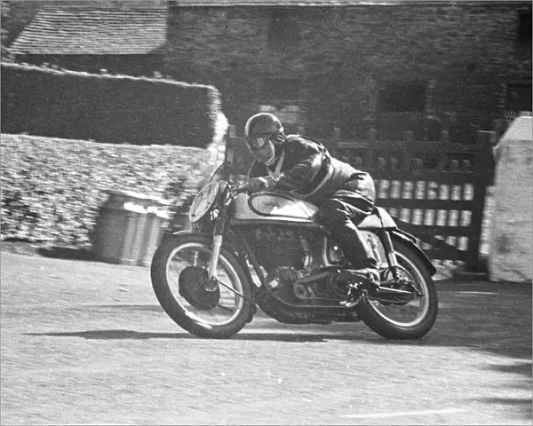 Dennis Parkinson (Norton) 1951 Senior Manx Grand Prix