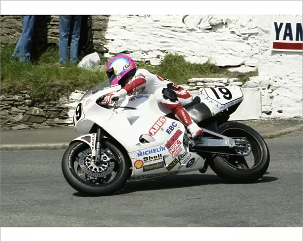 The White Charger: Steve Hislop (Abus Norton) 1992 Senior TT