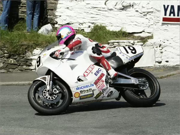 The White Charger: Steve Hislop (Abus Norton) 1992 Senior TT