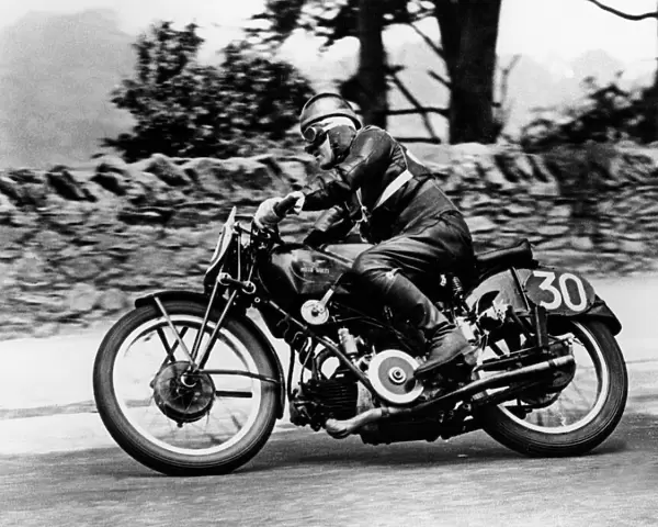 Stanley woods on Moto Guzzi 1935 IOM TT