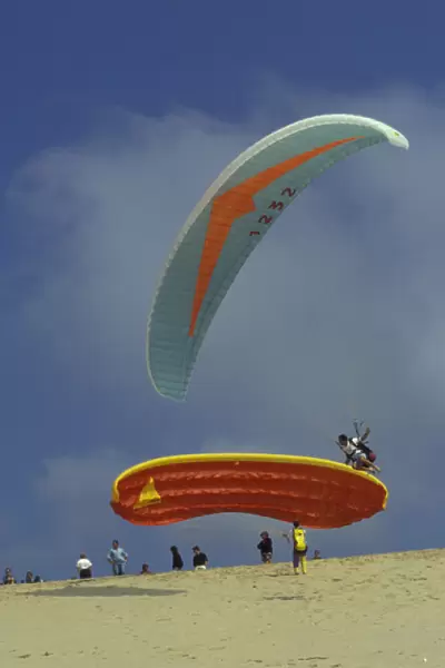 Europe, France, Aquitania, Dunes du Pilat. Paragliding on atlantic coast