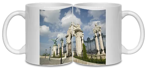 HUNGARY-Budapest: Buda  /  Castle Hill- The Corvinus Gate