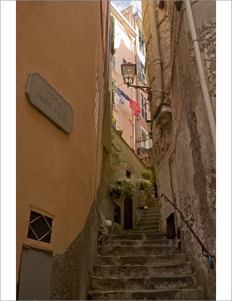 Europe, Italy, Cinque Terre, Riomaggiore. Steep steps between buildings. Credit as