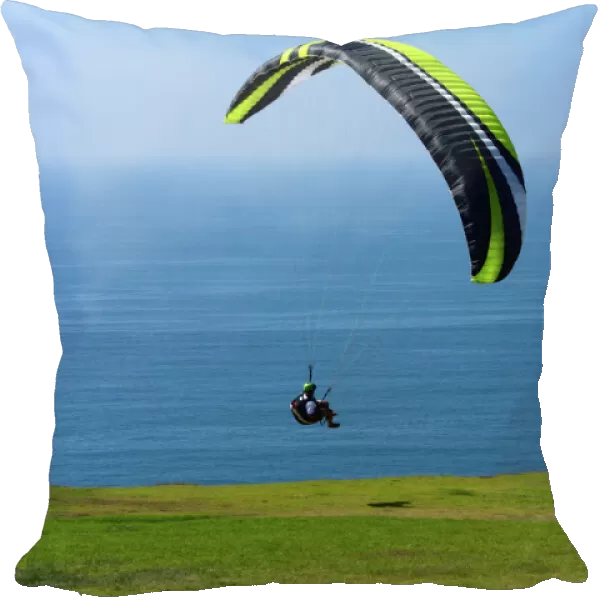 USA, California, San Diego. Hang glider taking off at Torrey Pines Gliderport. Credit as