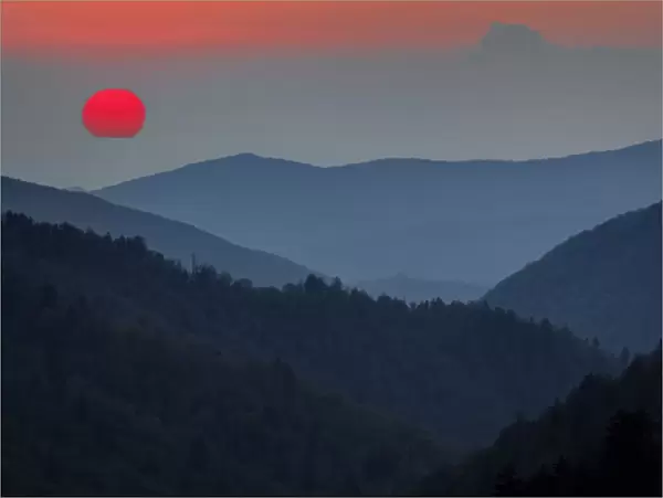 USA, Tennessee, Great Smoky Mountains National Park. Sunset seen from Morton Overlook