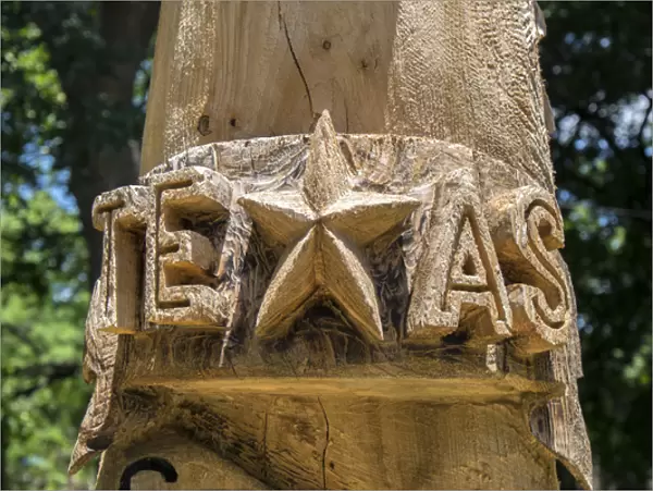 Carved totem pole art with Texas star, Wimberley, Texas, USA, For Editorial Use Only