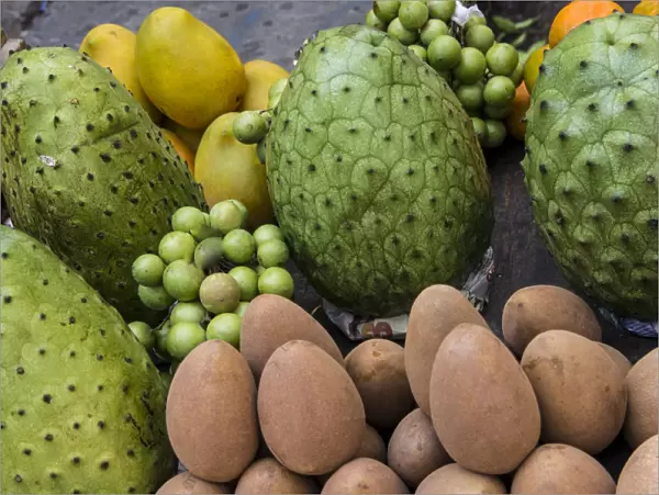 South America, Caribbean, Colombia, Cartagens, Fresh tropical fruit for sale in