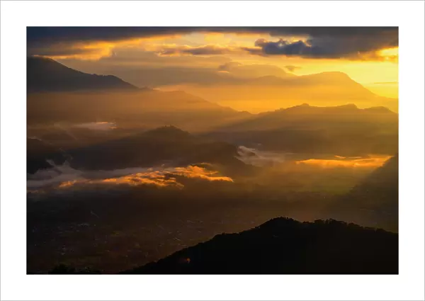 Asia, Nepal, Pokhara. Sarangkot sunrise