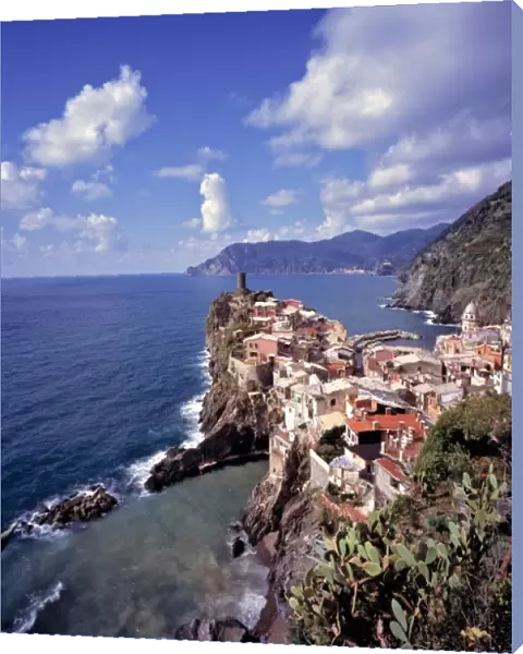Europe, Italy, Vernazza. The red-tiled houses of Vernazza are built overlooking the