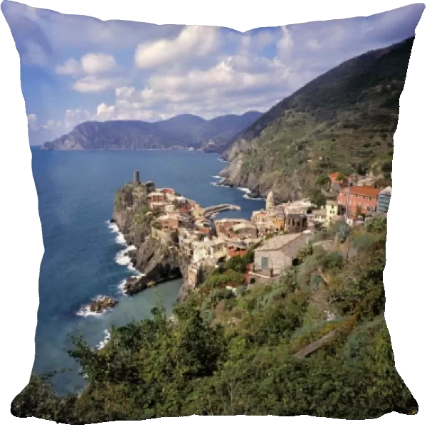 Europe, Italy, Vernazza. Red-tiled buildings look over the azure waters of the Mediterranean