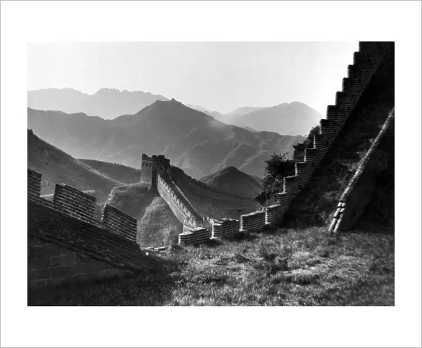 THE GREAT WALL OF CHINA. Photograph, n. d