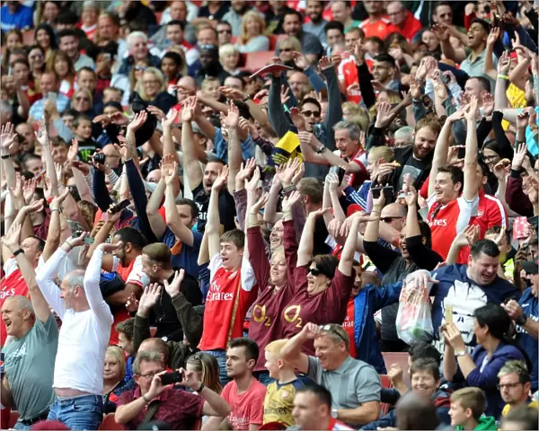 Mexican Wave. Arsenal Legends 4: 2 Milan Glorie. Arsenal Foundation Charity Match