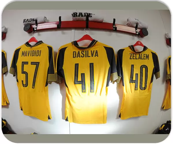 Stephy Mavididi, Josh Dasilva and Gedion Zelalem (Arsenal) shirts in the changingroom