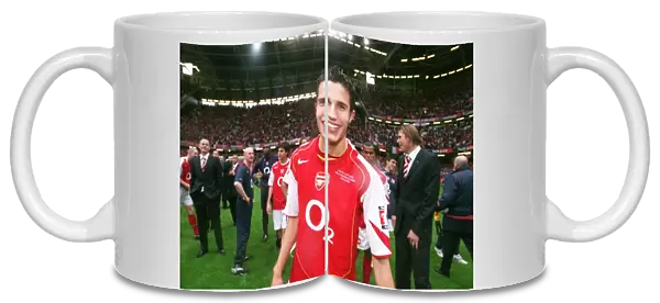 Robin van Persie (Arsenal) celebrates winning the FA Cup Trophy