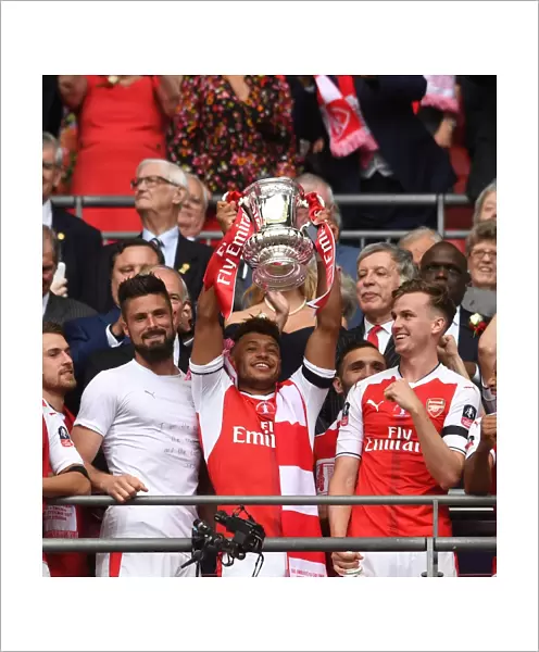 Alex Oxlade-Chamberlain (Arsenal) lifts the FA Cup. Arsenal 2: 1 Chelsea. FA Cup Final