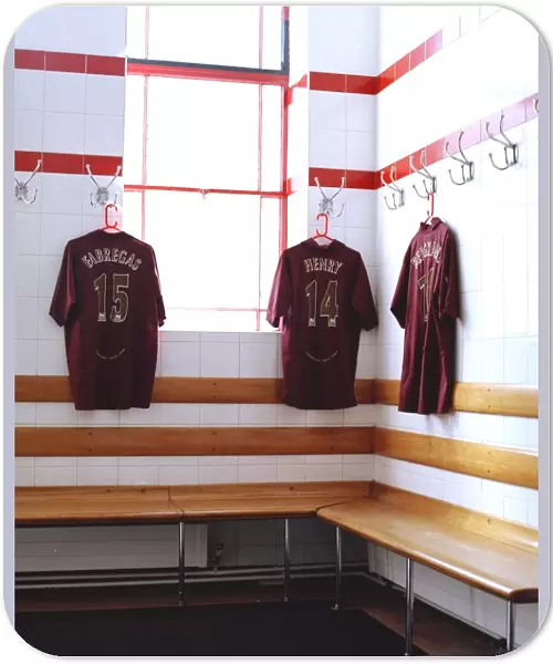 Arsenal Team Huddle: Pre-Match Focus at the Home Changeroom, Highbury, London (2006)