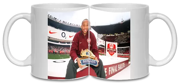 Thierry Henry with his Golden Boot Award. Arsenal 4: 2 Wigan Athletic