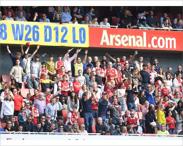 Arsenal vs Leeds United: Passionate Fan Moment at Emirates Stadium (2021-22)