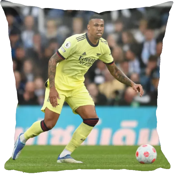 Gabriel Magalhaes in Action: Newcastle United vs. Arsenal, Premier League 2021-22
