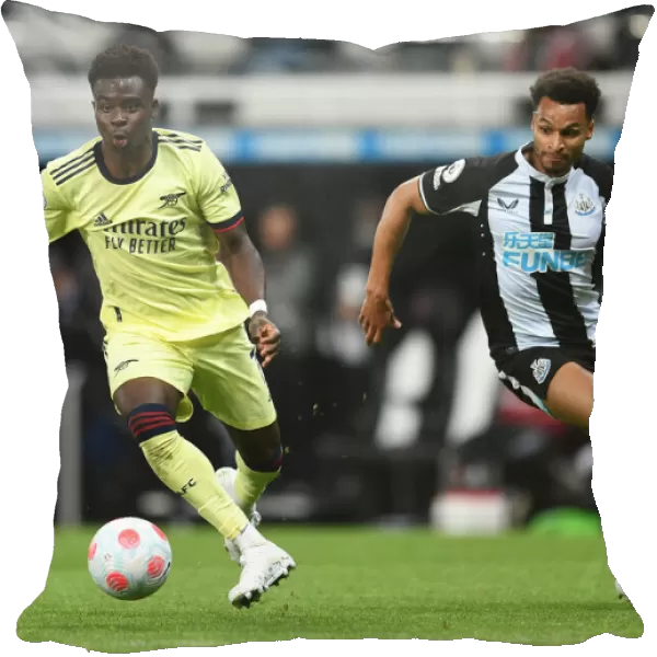 Bukayo Saka vs Jacob Murphy: Intense Battle at St. James Park - Arsenal vs Newcastle United, Premier League 2021-22