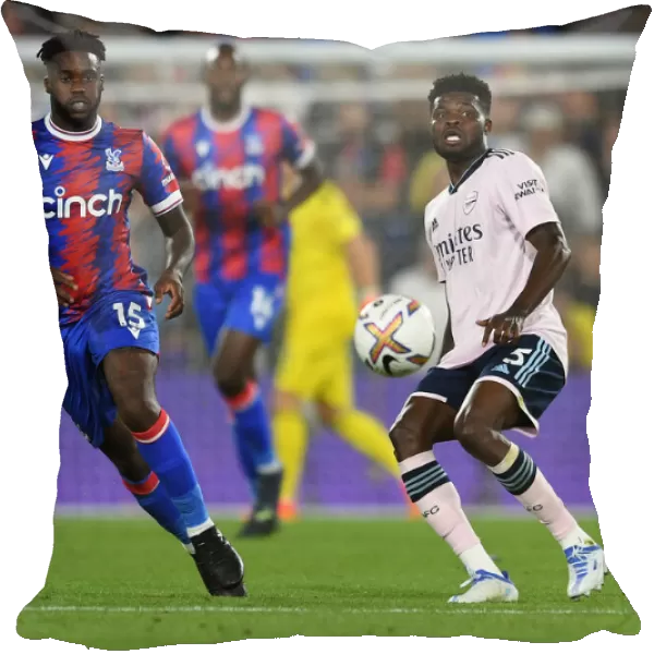 Thomas Partey Faces Pressure from Jeffrey Schlupp in Crystal Palace vs Arsenal Premier League Clash (2022-23)
