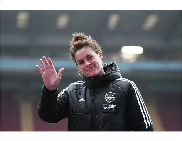 Arsenal's Jennifer Beattie Poses Before Aston Villa vs Arsenal (2022-23 Barclays Women's Super League)