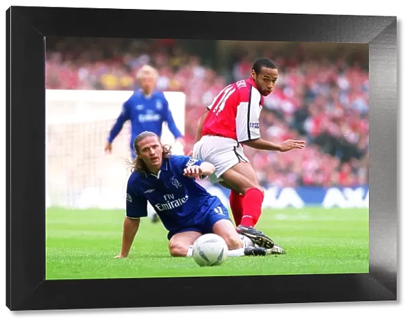 Thierry Henry (Arsenal) Emmanuel Petit (Chelsea). Arsenal 2: 0 Chelsea