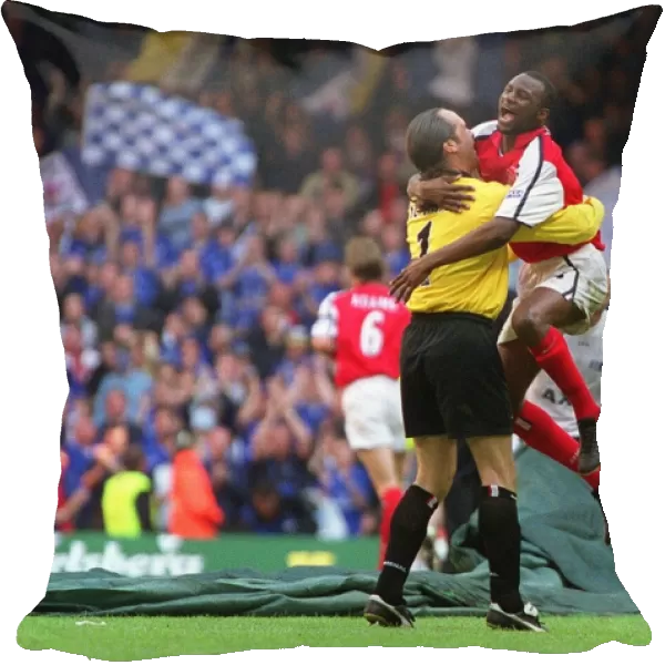 Patrick Vieira and David Seaman celebrate after the final whistle