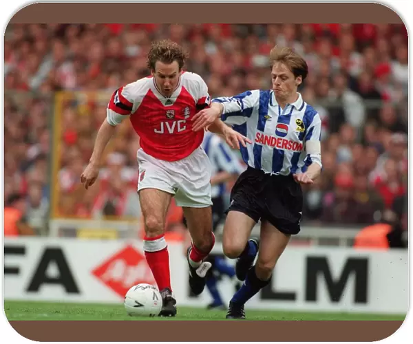 Paul Merson (Arsenal) and Graham Hyde (Sheffield Wednesday)