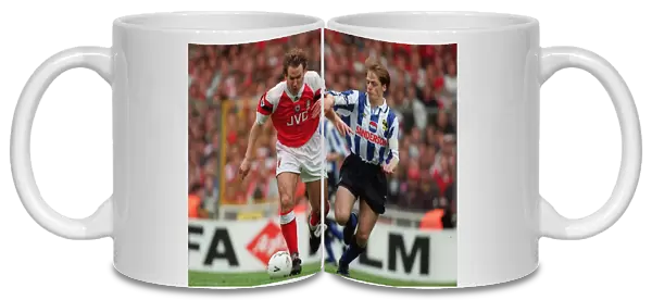 Paul Merson (Arsenal) and Graham Hyde (Sheffield Wednesday)