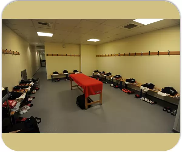 Arsenal: Pre-Match Huddle in the Changing Room (West Bromwich Albion vs Arsenal, 2011-12)