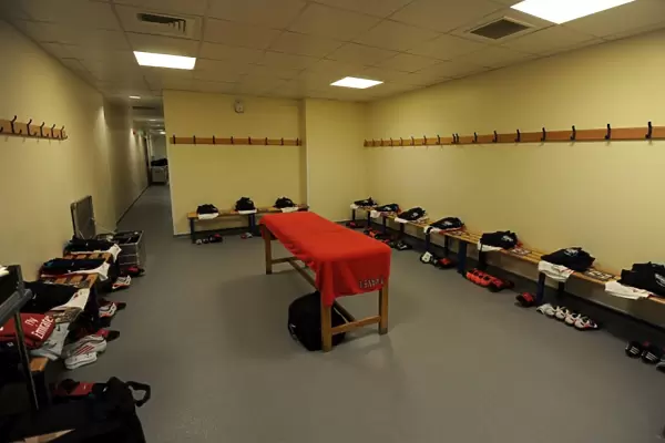 Arsenal: Pre-Match Huddle in the Changing Room (West Bromwich Albion vs Arsenal, 2011-12)
