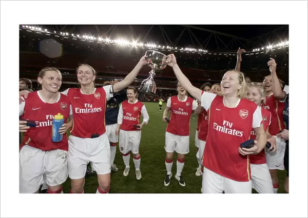 (L>R) Kelly Smith, Faye White and Jayne Ludlow (Arsenal)