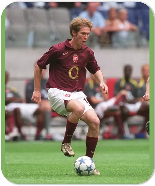 Alex Hleb in Action: Arsenal's Victory over Porto at the Amsterdam Tournament, 2005