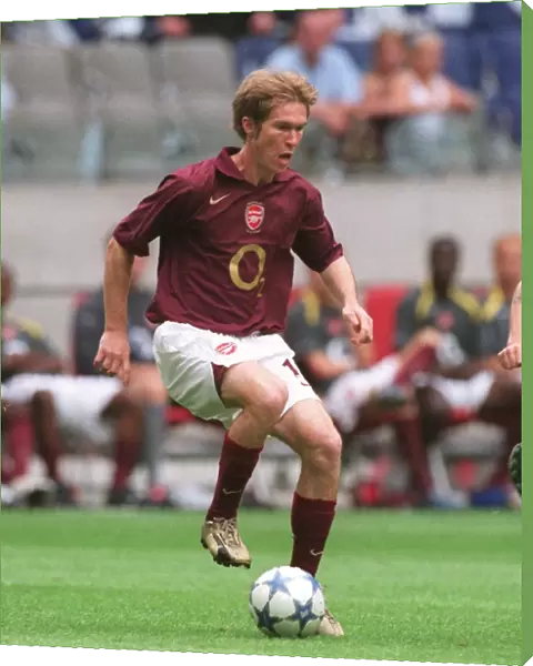 Alex Hleb in Action: Arsenal's Victory over Porto at the Amsterdam Tournament, 2005