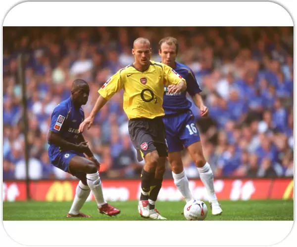 Freddie Ljungberg (Arsenal) Claude Makelele (Chelsea). Arsenal 1: 2 Chelsea