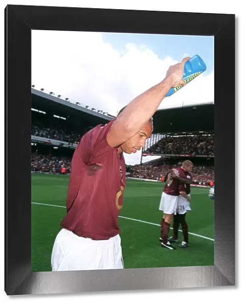 Thierry Henry (Arsenal) with a Lucazade bottle. Arsenal 2: 0 Newcastle United